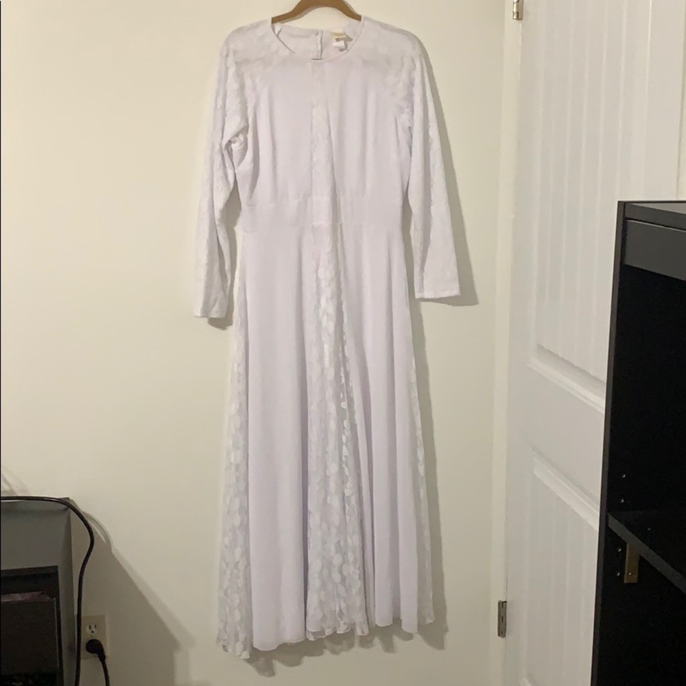 White elegance temple dress